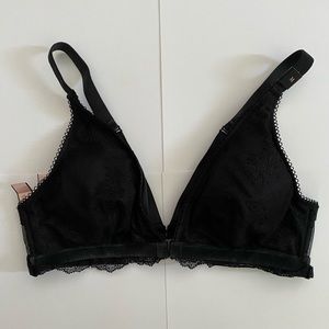 Victoria’s Secret medium bralette. NWT. Bl…